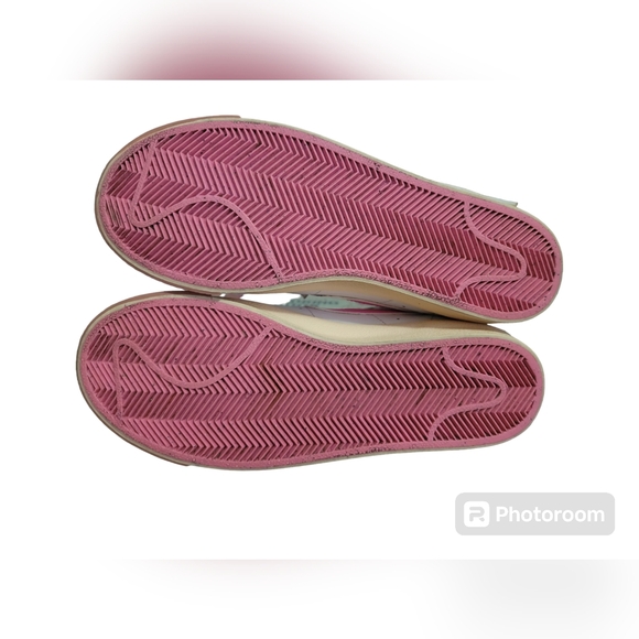 Nike blazer mid 77 ( Girls size 7y) - Picture 6 of 6